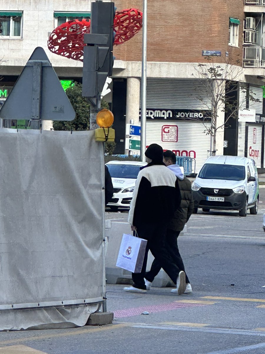 GabaldonSeila's tweet photo. VALEEEEEE LLORO!!!! He visto a YUNHO en madrid🥹💕 https://t.co/Ay7ISDUqkk