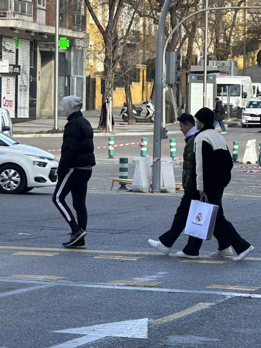 GabaldonSeila's tweet photo. VALEEEEEE LLORO!!!! He visto a YUNHO en madrid🥹💕 https://t.co/Ay7ISDUqkk