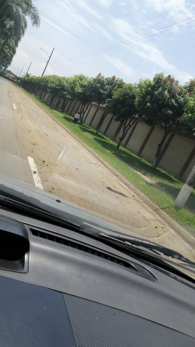 fmollop's tweet photo. Y las autoridades, la calle de acceso la están destruyendo, lo que perjudica nuestro acceso y el patrimonio municipal. Hacemos un llamado especial a todos o tendremos que recurrir a otras medidas https://t.co/jNdE3Wm9xf