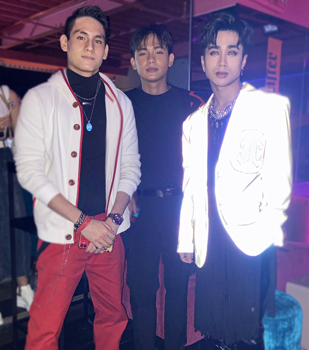 EslamGohari's tweet photo. @dustinemayores9 @JoshCullen_s @NYLONManila 💜 https://t.co/o3JrcVSij8