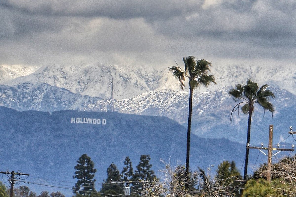 ABC7's tweet image. Check out this sight from Culver City of the Hollywood sign and snow capped mountains behind it! 😍🗻❄️

📸: Ross Kestin