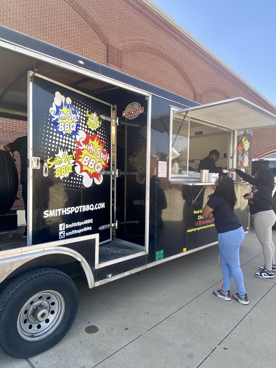 RHS_Eagles's tweet image. Big THANK YOU to @smithspotbbq and @cakegasm_rowletttx for being at our Black History Month Luncheon! #WeROne