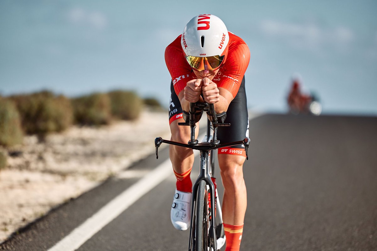 BianchiProTri's tweet photo. Aero and one with his bike. @GoLngrHawk focused on power, position and control. 

#ridebmc #timemachine01disc https://t.co/mtV9JC84Gk