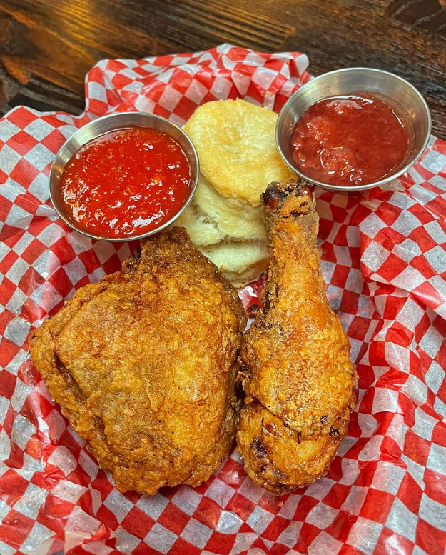 Get your crunch on with Brenda's French Soul Food! 

Chicken Crunch is the perfect meal to satisfy your cravings. Juicy chicken, crispy cornflakes, and a side of coleslaw make for a soulful and delicious dining experience. 

📍📸@brendasfrenchsf

#TheEatGuide
