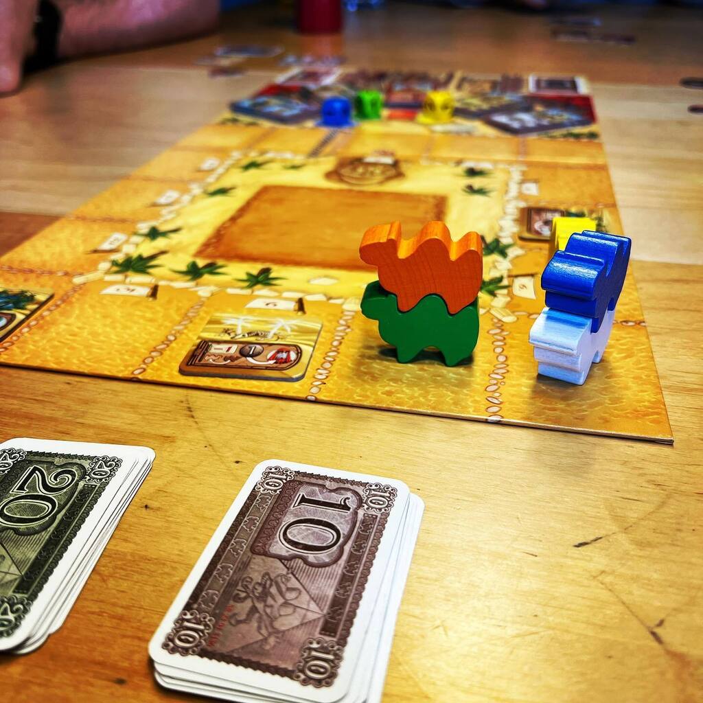 #CamelUp macht immernoch Laune. <a href="/arne_spillner/">Arne Spillner</a> mit @gartentisch_podcast und @time.to.be.me.again #brettspiele