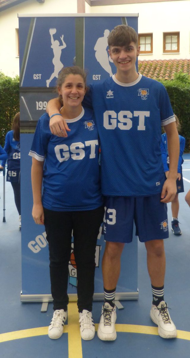 GordexolaST's tweet photo. Hoy PATRICIA ZARATE cumple 35 años. Ex jugadora del senior. Empezó el año de entrenadora del infantil y mini, pero sus labores de ama le han hecho dar un parón. También coordinadora escolar. Lo es todo para nosotros. Un abrazo enorme, y a cuidar de "la cosita". https://t.co/4V1xqN7VGp
