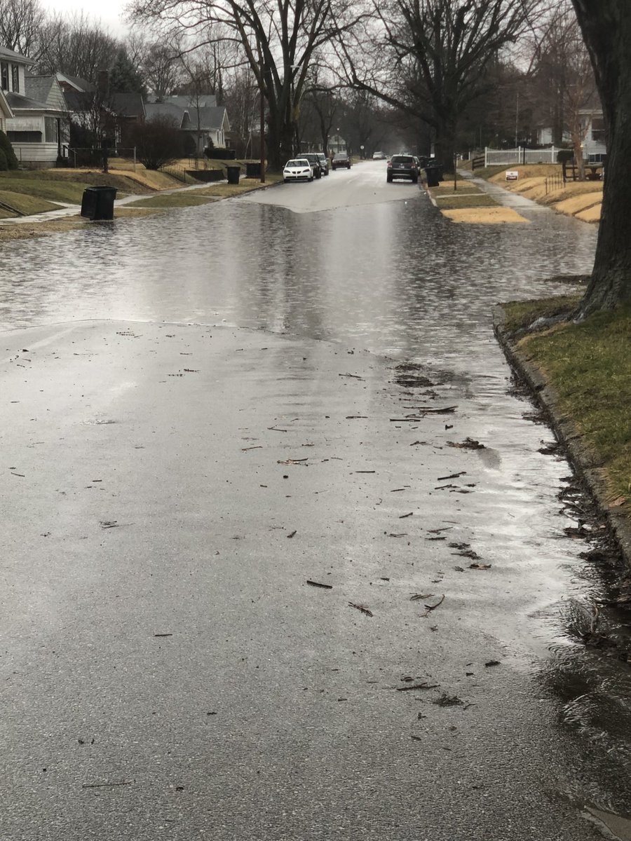 calebakeller's tweet photo. @SouthBend311 east Victoria st. is flooding over https://t.co/PHGKnWdBQC