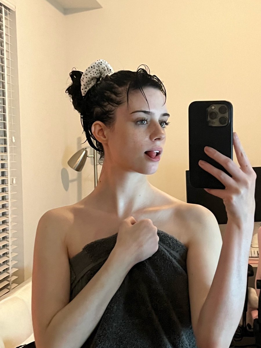 soogz1's tweet photo. can i dm you the rest of the shower pics? 😳 https://t.co/9snjG0PZO2