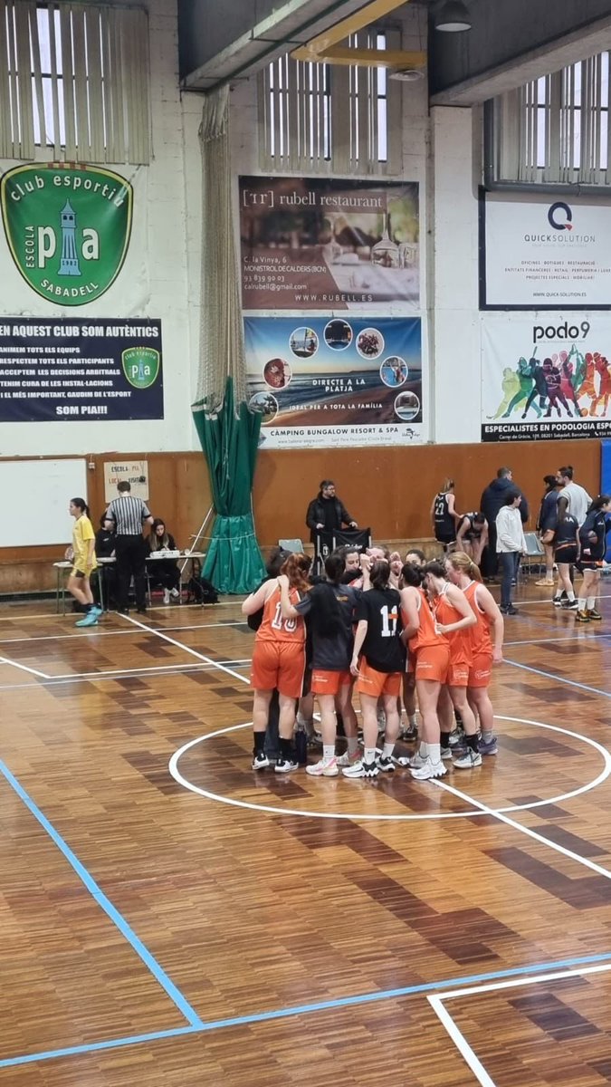safaclaror's tweet photo. RESULTATS | 🏆 C.c. Tercera Categoria Femenina
@BasquetPia 3️⃣4️⃣
#SenBFem 4️⃣9️⃣
💬 Malgrat l'inici fluix, hem sabut jugar una bona segona part: més encert en atac i pressionant en defensa.
#SafaClaror | #ForçaSafa https://t.co/LZAocDkq5p