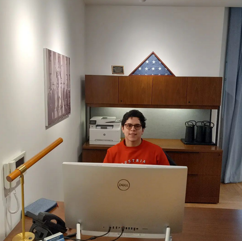 Columbia_CVTI's tweet photo. We welcome Giany Espinoza to our #KentHall team!
Giany is working part time with us through a program funded by the @DeptVetAffairs - we are fortunate to have him!
Giany is a @USNavy #Veteran here at @Columbia studying #BioChemistry.
@ColumbiaGS https://t.co/RPqHQHOLpG