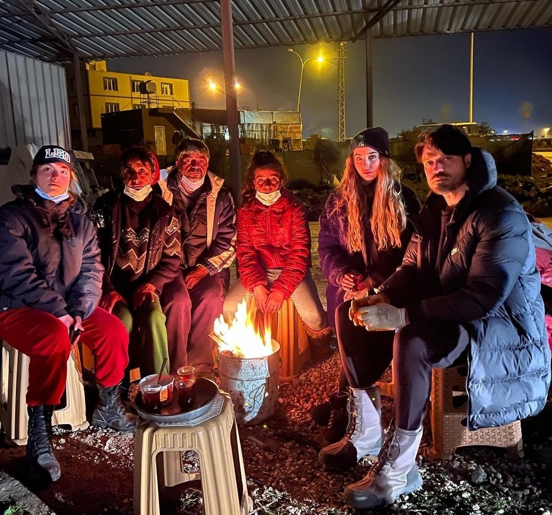 Serhan_Asker's tweet photo. Depremi, duyguyu, empatiyi, dayanışmayı, konuşmayı...

O kadar güzel yapıyor ki...

Bütün televizyonlar Gökhan Zan'ı yayınlarına almak için yarışmalı...

Sadece Hatay'a değil bir ülkeye umut salıyor.. https://t.co/77pdounjN9