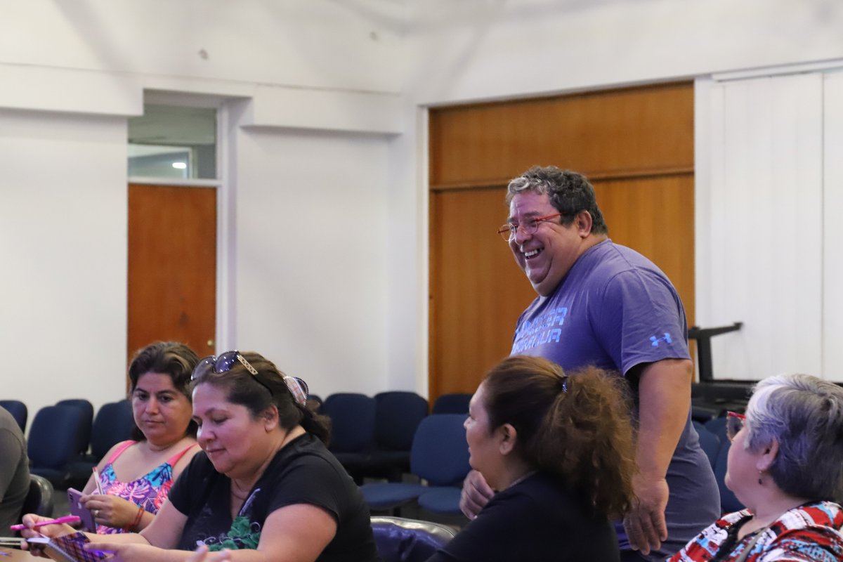 Durante la cuarta Mesa Territorial Participativa, unidades municipales junto a feriantes coordinan acciones que se llevarán a cabo en las próximas semanas producto de las obras de mejoramiento integral en el eje Santa Teresa 👷