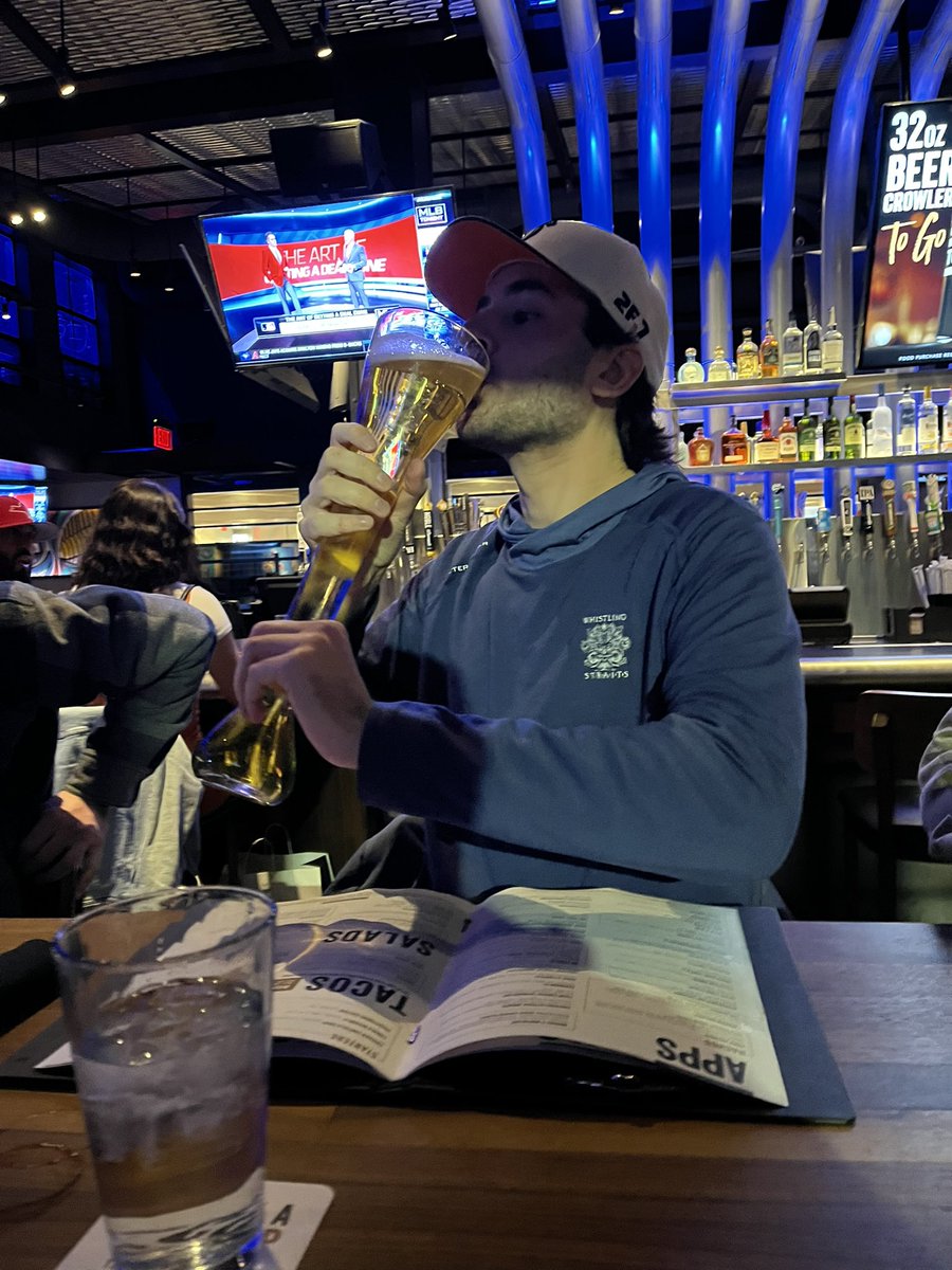 dazznasty1's tweet image. Bitch this ain’t a full yard. This a first down. #movethosechains