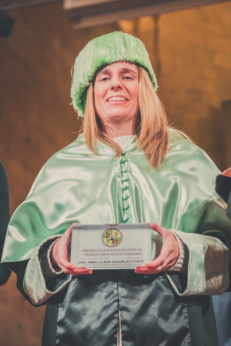 ACAFYDEX's tweet image. ¡Estamos de enhorabuena! 🙌🏽

Hoy nuestra compañera @ingopo04 ha recibido el Premio a la Excelencia en la Trayectoria Investigadora de la @infouex, en la modalidad de jóvenes investigadores. 👩🏼‍🔬🧠

¡Orgullosos de ti Inma!👏🏼