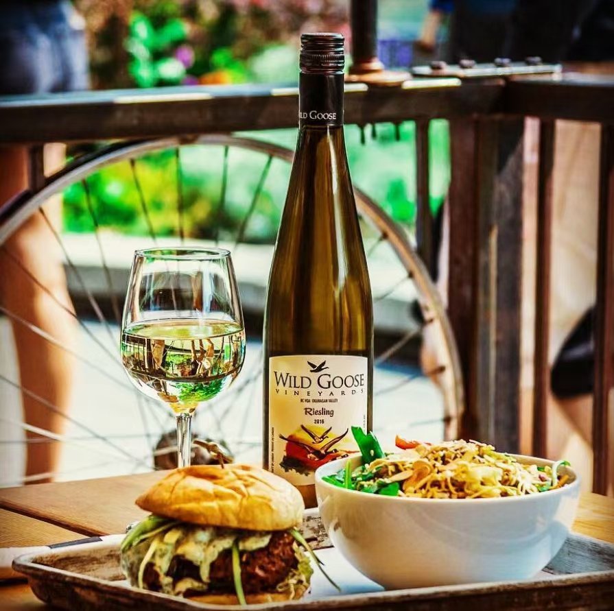 A Canadian Riesling that always gets good surprises &amp; nice comments in Europe: Wild Goose Riesling from #OkanaganValley BC Canada. Shop at amazon.de/coastaldelight  #wildgoosewein #kanadischerwein #kanadischerRiesling #coastaldelightde #okanaganwein #coastaldelightfooddrinks