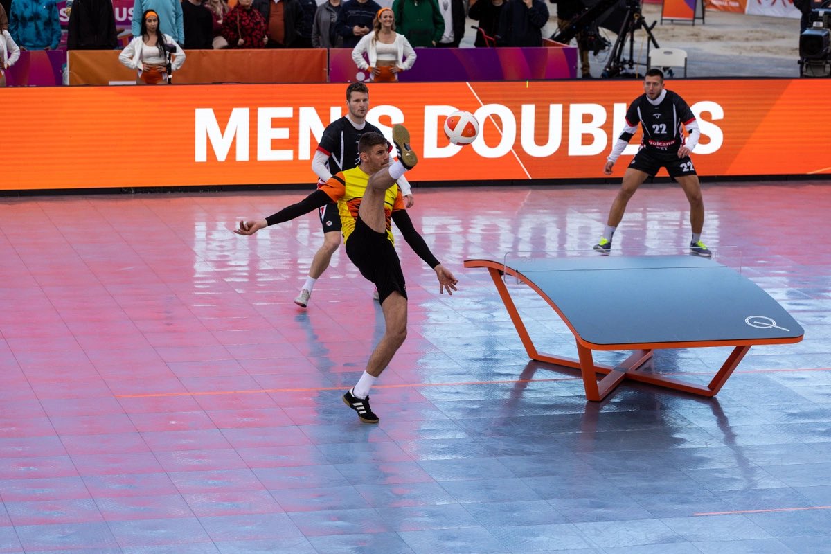 Teqball's tweet photo. The iconic Venice Beach host the next USA Teqball Tour where Csaba Bányik showed his world-class, while the LA-based duo, Greco/Osmundson won back-to-back.
Read it 👀👉🏻 https://t.co/ausY3B9GcX • #Teqball #WorldIsCurved #TeqballTour #USA #LA #USATeqball https://t.co/bpz0nHwkTq