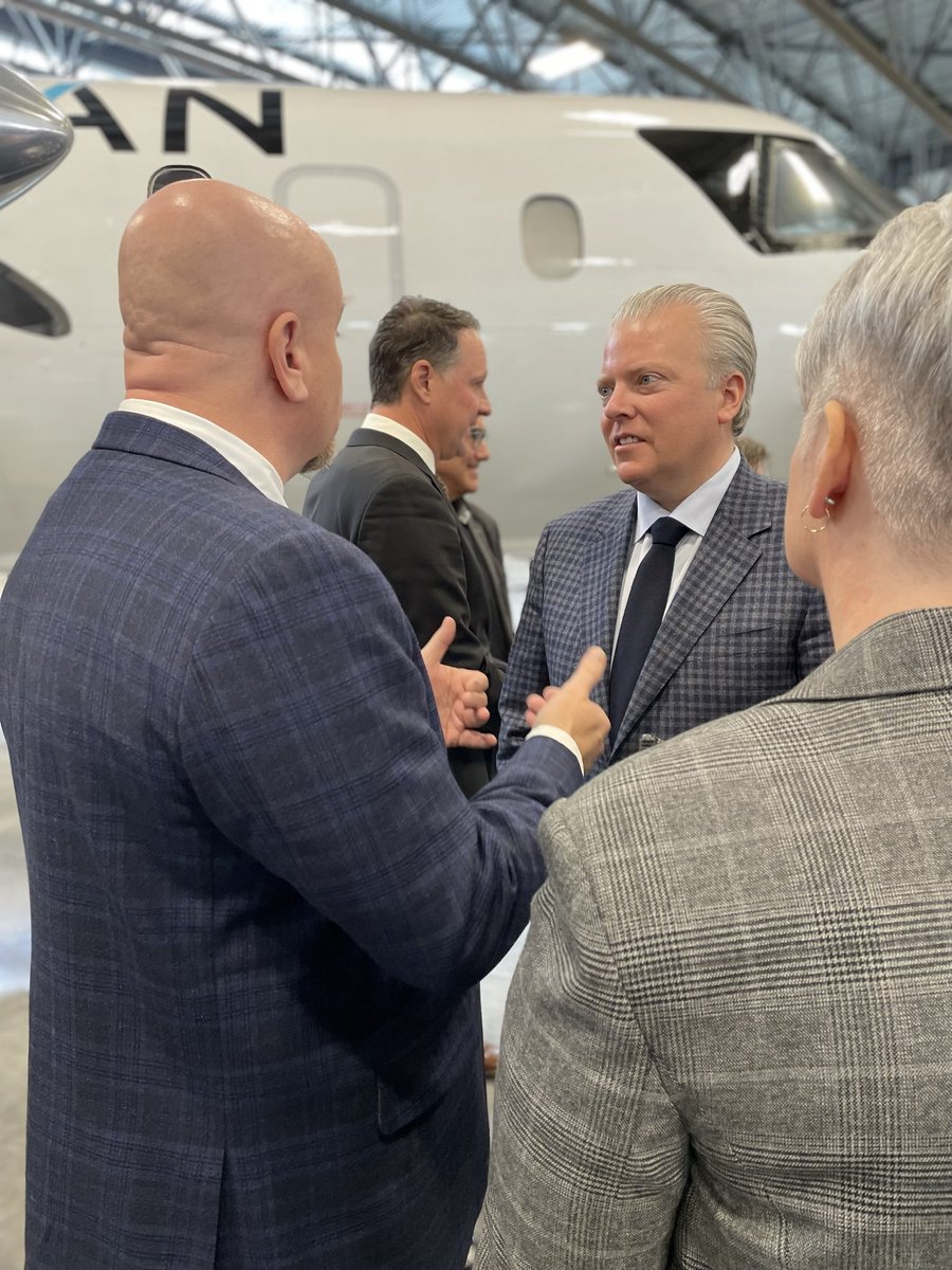 Très belle annonce avec <a href="/porterairlines/">Porter Airlines</a> et <a href="/WeArePASCAN/">Pascan</a> pour le développement de l’aéroport de Saint-Hubert et pour la desserte aérienne régionale au Québec! Plus de 500 nouveaux emplois, un nouvel aérogare et de nouveaux appareils moins bruyants!
