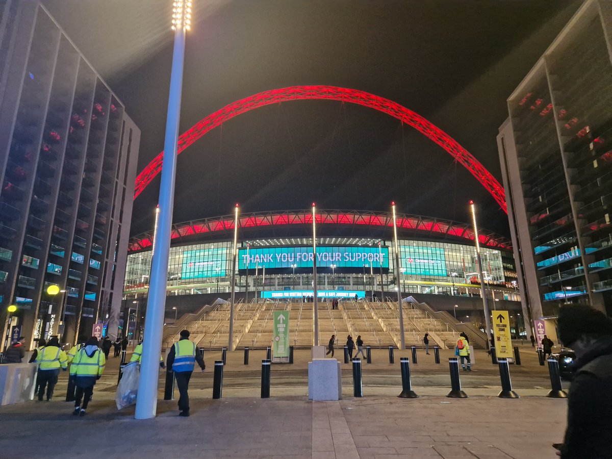 vomunis's tweet photo. Post match. After the dust had settled. The Wembley Arch......is Red!!!!! #AboutLastNight #CarabaoCupFinal #MufcFanpics #Skysportsfootball #BBCFootball https://t.co/wnggABp0Rd