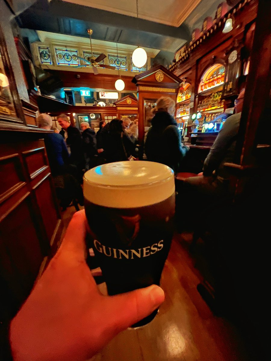 WelshLib_Dublin's tweet image. Pre gig shnifter @theblackangels #buttonfactory #sologigging