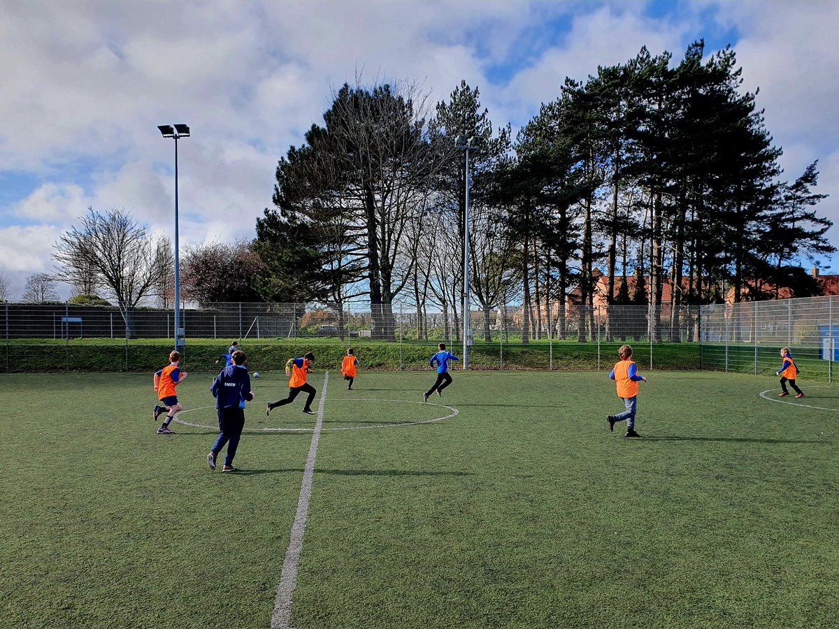 APHS_PE's tweet photo. The sun shined again for another APHS Cluster Primary School event. Today it was 6-a-side Football ⚽️🥅
The competition was hotly contested between @BurnhamMktPrSch, @WellsPrimarySch and @LanghamVillSch 🔥💪🏻
Congratulations to @LanghamVillSch on being this year's winners! 🏆🙌🏼 https://t.co/wMQu545yWu