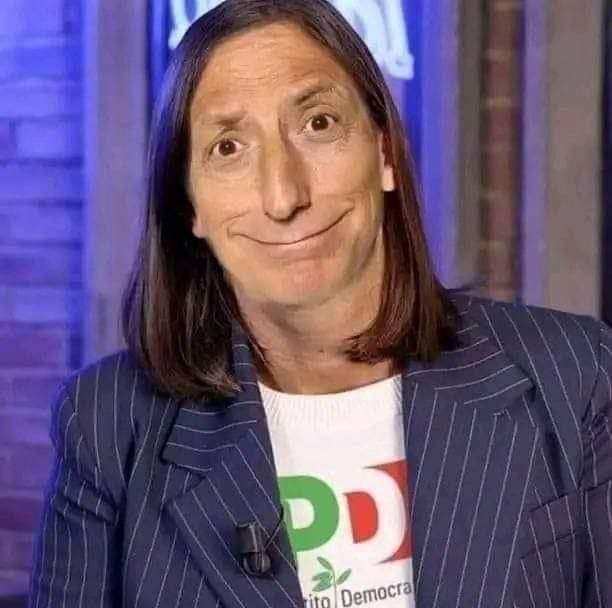 DavisDavisek's tweet photo. @vladiluxuria A lei non l'hanno chiesto... https://t.co/kM3nk2bJ5T