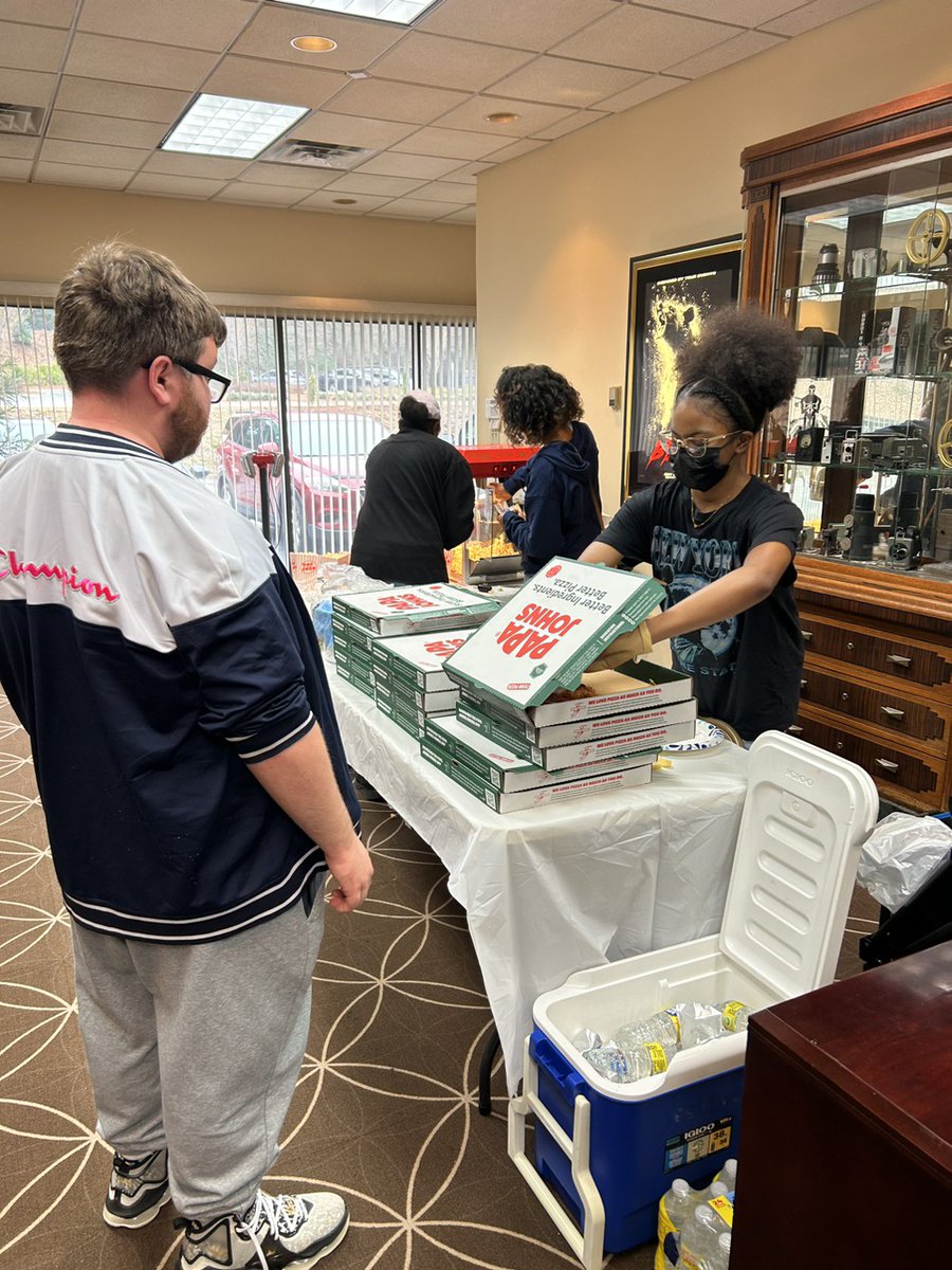 ccsgeorgia's tweet photo. This past Saturday, to show love and appreciation to our families, we hosted a movie night! We're grateful to all those who attended and helped make this event possible. Thank you @Amerigroup for sponsoring and @papajohns for the free and discounted pizzas! #nonprofit #fostercare https://t.co/OMJwOes6DT