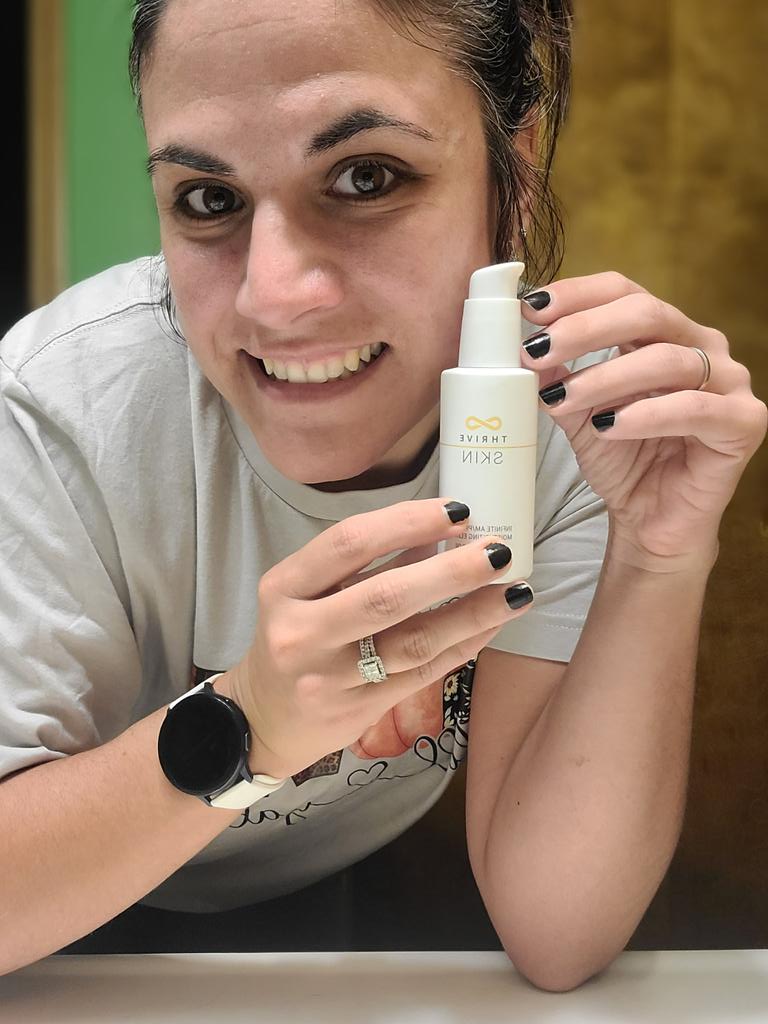 Salinabug's tweet photo. My favorite skincare system is on sale today and tomorrow! This stuff is the whole reason I even started with Le-Vel in the first place!
All natural and infused with CBD oil, this stuff is a GEM!
Also included is the activated charcoal mask and bars and body detox scrub. 
#cbd https://t.co/elIdgdGiW4