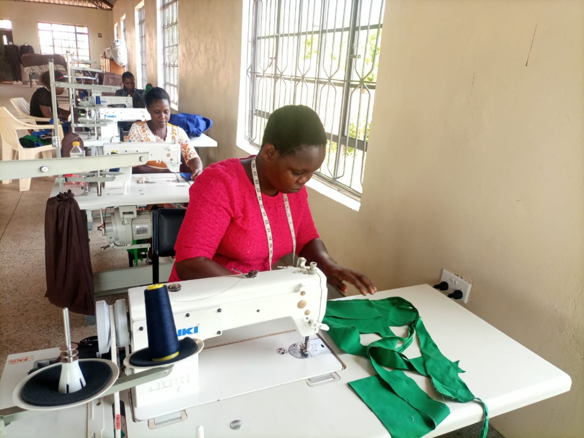 LablFashionKe's tweet photo. Ever wondered what happens to all the waste from our production floor?
The reversible  Zongwani bucket hat has been created through patchwork.
Because of different colors and shapes of waste, the resulting piece is a unique work of art.
 #regenerativeclothing #sustainablefashion https://t.co/Icr09eJ0nT