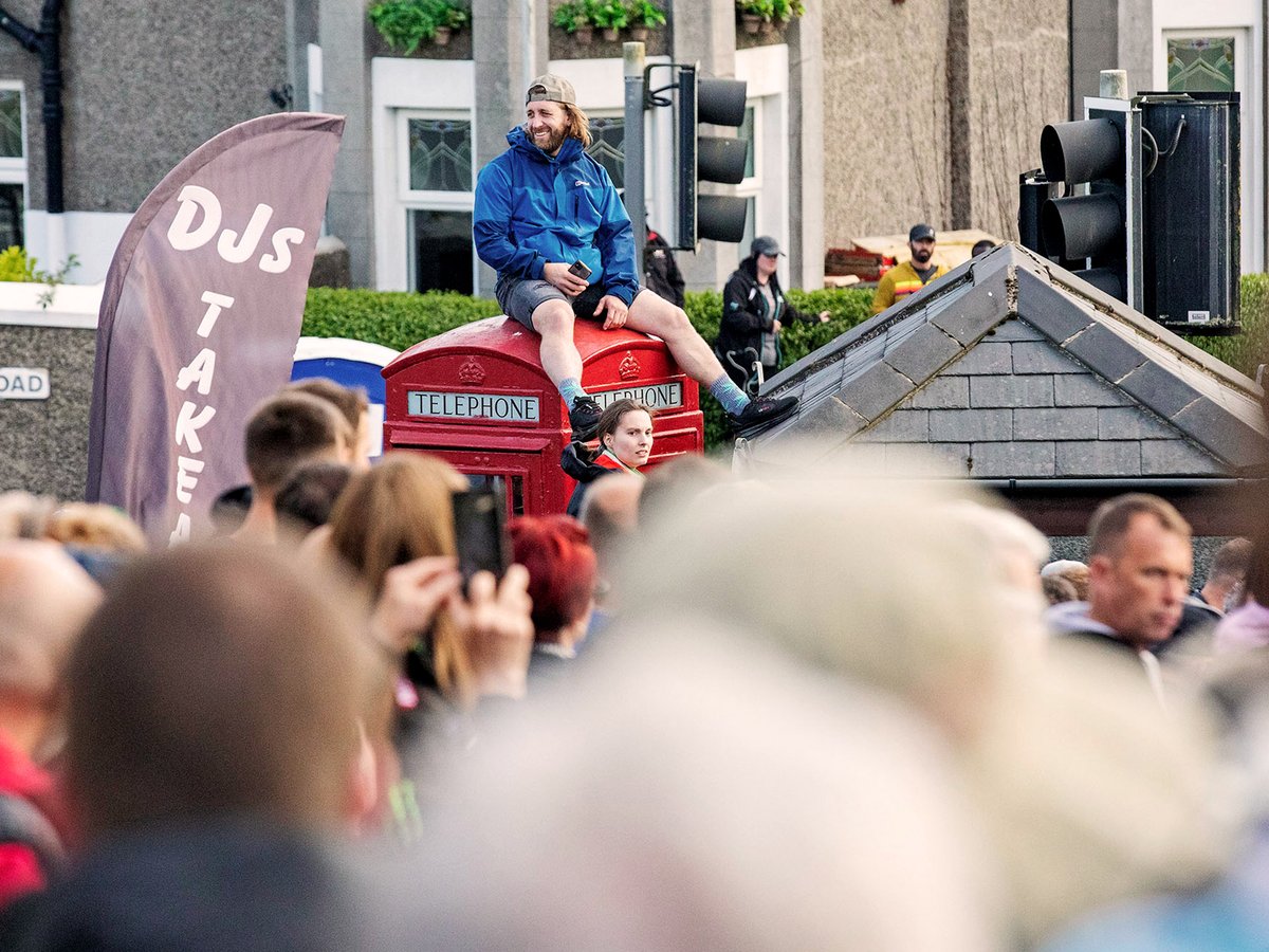 Where's your favourite place to watch the racing? 

📌 Bottom of Bray Hill

#RoadRacing #fans #tifosi #Motorbikes #Roadracingfans #isleofman #lovett #sportfan #bikedaily #instabike