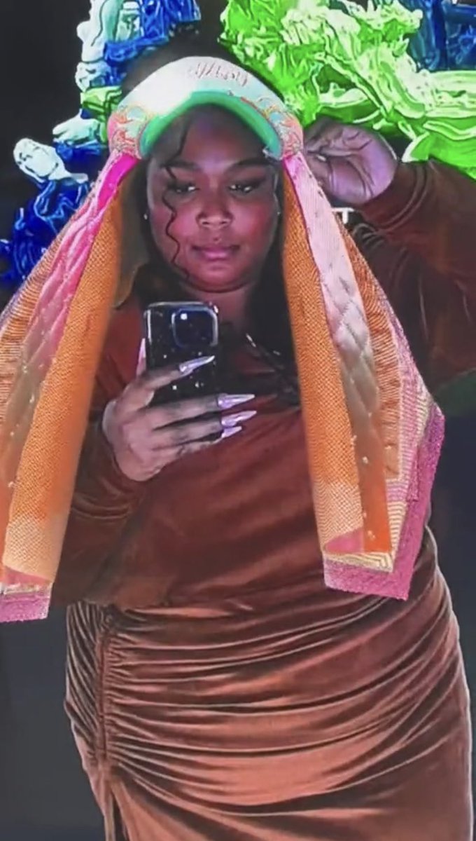 thefabricant's tweet photo. GRRRRLL! Hold up!

Fate has laid a hand bc @lizzo was over in our exhibit last week at @NxtMuseum trying on our digital fashion designs. BIG SLAY. 💅🏽❤️‍🔥

Her whole vibe has been a big inspiration for some of our upcoming designs… synchronicity really be doing it’s thing 🧘🏽‍♀️🪄 https://t.co/h77IaxBFKn