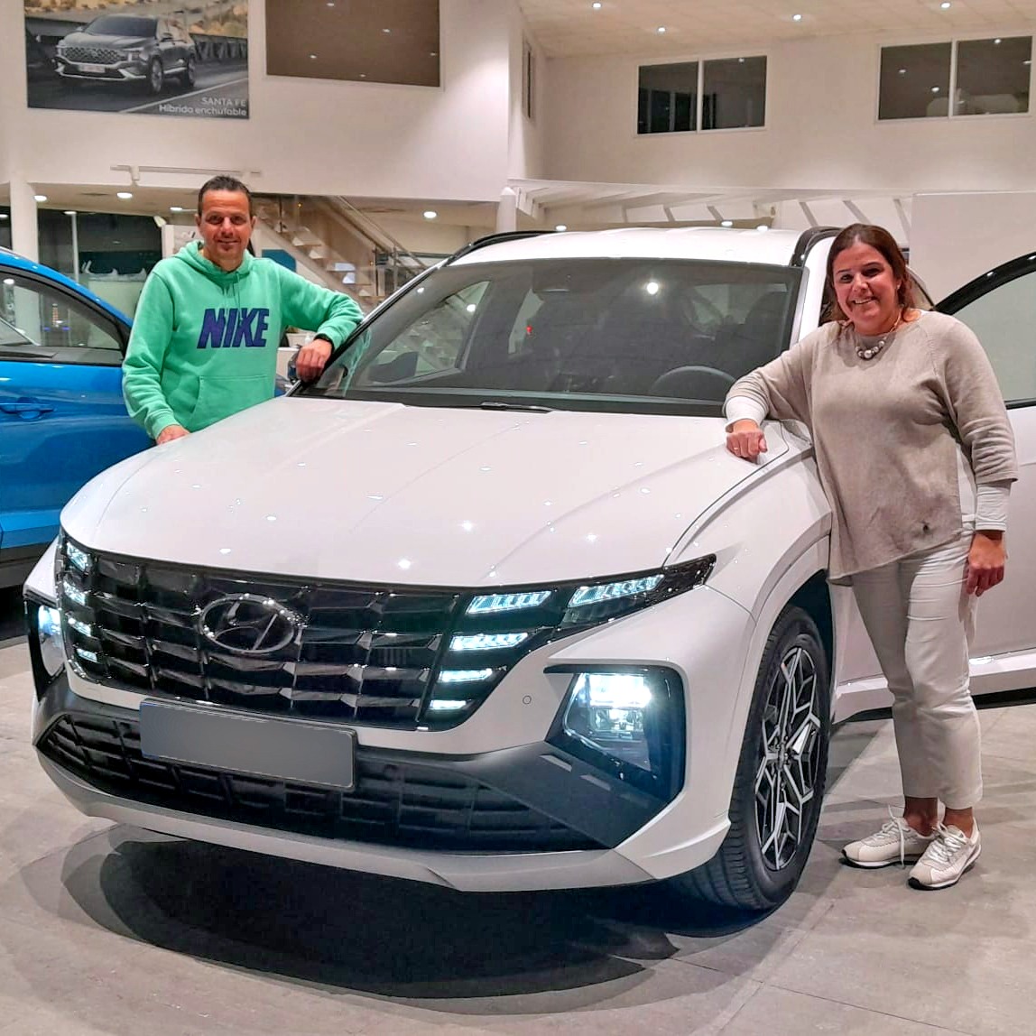 GuadaleteMotor's tweet photo. ¡Más clientes felices en nuestras instalaciones de Jerez! 😁
🔵 José Manuel y Celeste, un Tucson 30 aniversario.
🔵 Juan y María, un Tucson.
🔵 Saray, un i30 Fastback.
🔵 Marta y Dani, un Tucson.
¡Gracias por la confianza en Guadalete Motor! 😉
#Hyundai #Tucson #i30Fastback https://t.co/MP8PAK3Uai