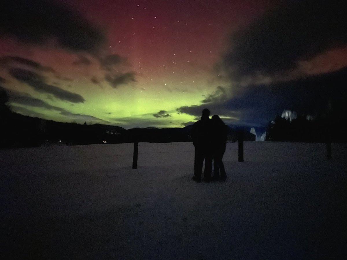 AustinGarnerr's tweet photo. Such a surreal sight to see #NorthernLights.
📸: iPhone 14 Pro https://t.co/1pGLrAzZT3