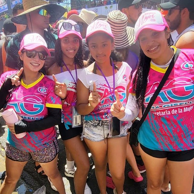 Anagrosas's tweet photo. Saludos desde Las Tablas, muchas gracias por todo el respaldo 🔥.
NOSOTRAS somos el corazón 💞 que mueve el carnaval.
Secretaría de la Mujer 1️⃣✔️ con Ana Giselle.
#LasTablas #Carnavales
#Carnaval2023 #Culecos #EstoyconAnaGiselle #Vota1 https://t.co/Vf2DdOjIpY