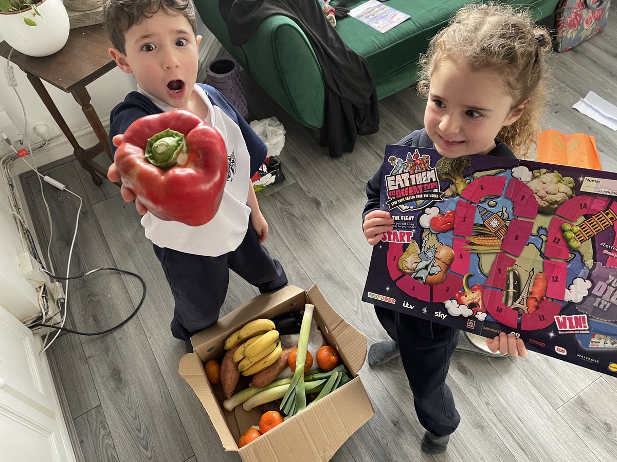 #EatThemToDefeatThem in full force attack mode with #abelandcole box 📦 ⁦@BelleValeSchool⁩ ⁦@LiverpoolPH⁩ 🥕 🍎 🥗