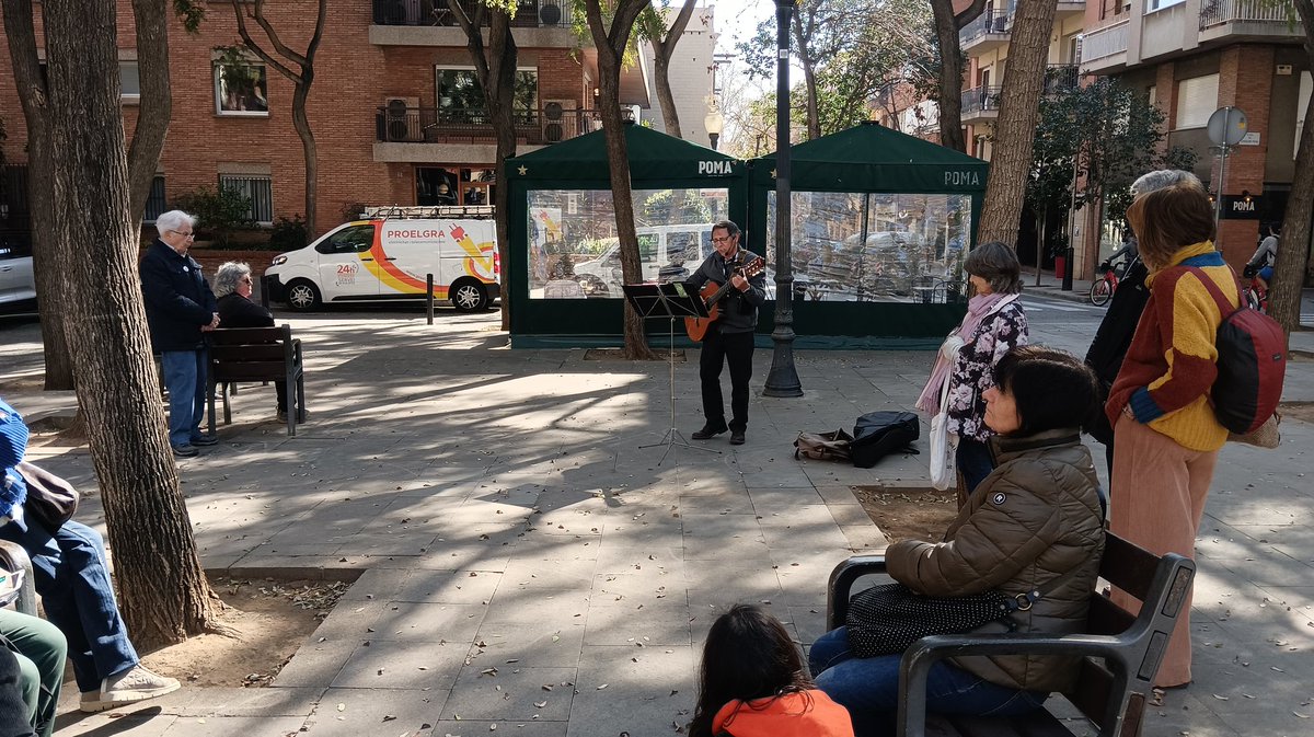 Itinerari Gabriel Ferrater a Barcelona.
Matí de dilluns seguint els escenaris ferraterians de #Sarrià i #SantGervasi.
Amb <a href="/ArpalJoan/">Joan Artigas Arpal</a> interpretant algunes adaptacions musicals de poemes de Gabriel Ferrater. 
Gràcies, Joan T., Joan A. i a tots els participants!
<a href="/FerraterGabriel/">Associació Gabriel Ferrater - Sant Cugat</a>