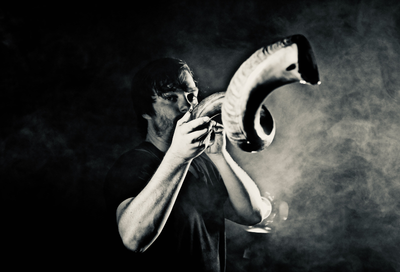 THEPLAY_GROUND's tweet image. #Interview: The Playground presents @ReinhardtBuhr, South Africa’s masterful looping wizard, set to perform at TIMELESS Festival 2023. Read the exclusive interview below:
bit.ly/3IigvCV
#musicfestival #looppedal #TIMELESSfest2023