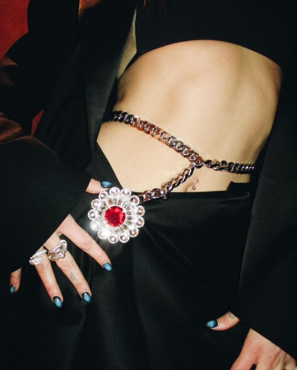 DUALIPAFAM's tweet image. Dua Lipa vía Instagram.