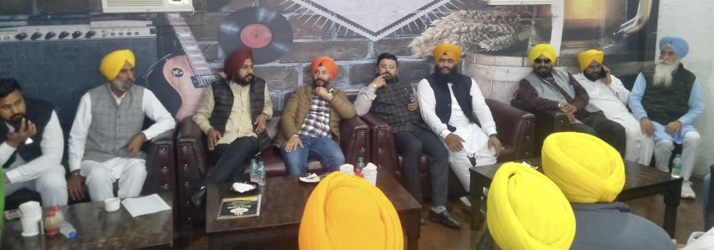 Kashmir_s_wahla's tweet image. आप गुरदासपुर संगठन की अहम् मीटिंग हुई जिसका नेतृत्व प्रदेश सचिव @Gurdev_lakhna ने किया जिसमें जिलाध्यक्ष @JagroopSekhwan @AapRajeev1992 और गुरदासपुर संगठन के सभी साथी मजूद रहे।कश्मीर सिंह वाहला @ArvindKejriwal @BhagwantMann @JarnailSinghAAP @raghav_chadha @SandeepPathak04