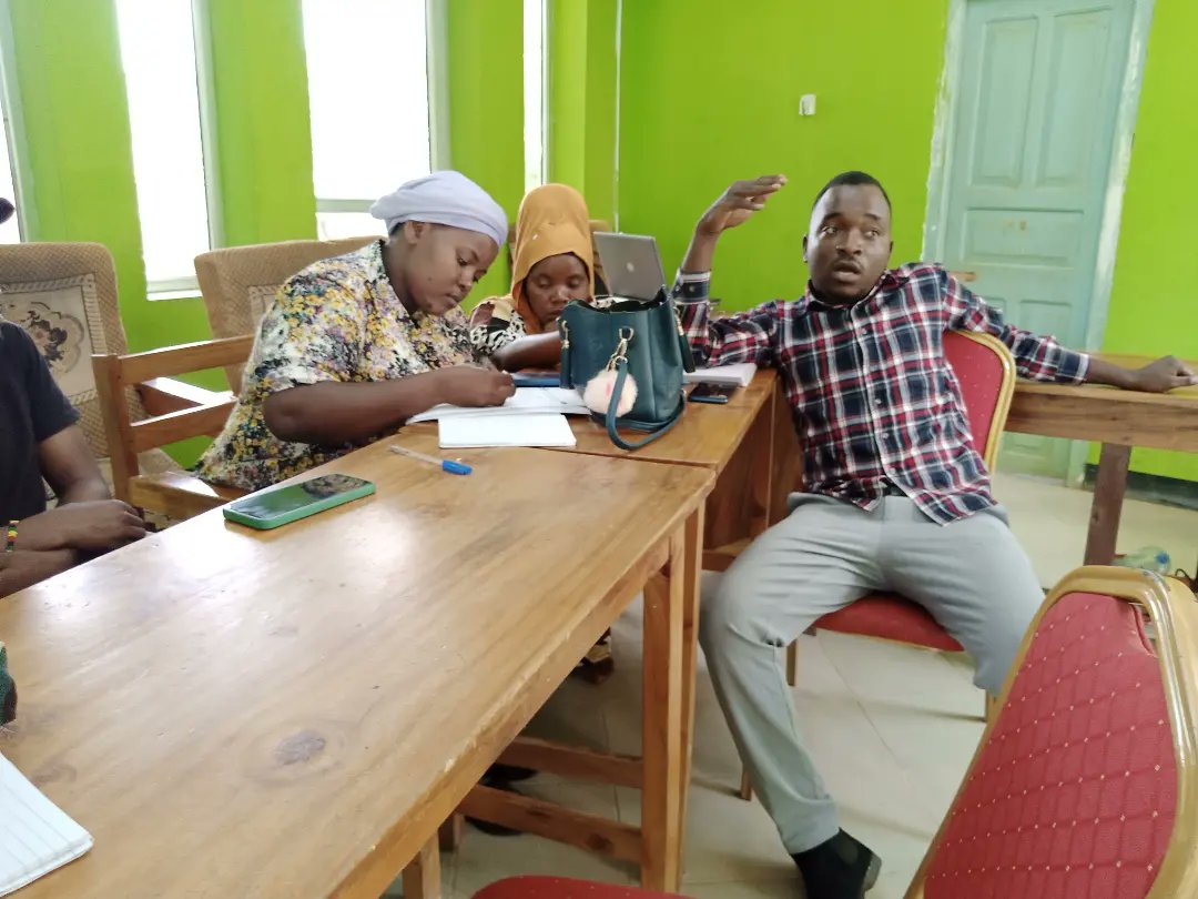 amuarushita's tweet photo. Editorial training for Radio Jamii kilosa take place today in their radio station on how to use Radio Tadio portal effectively and sharing the local content through the portal. 

This project is funded  by @vikesverkko  and Ministry of Foreign Affairs of Finland.

@TadioTanzania https://t.co/YYSH1lAdYT