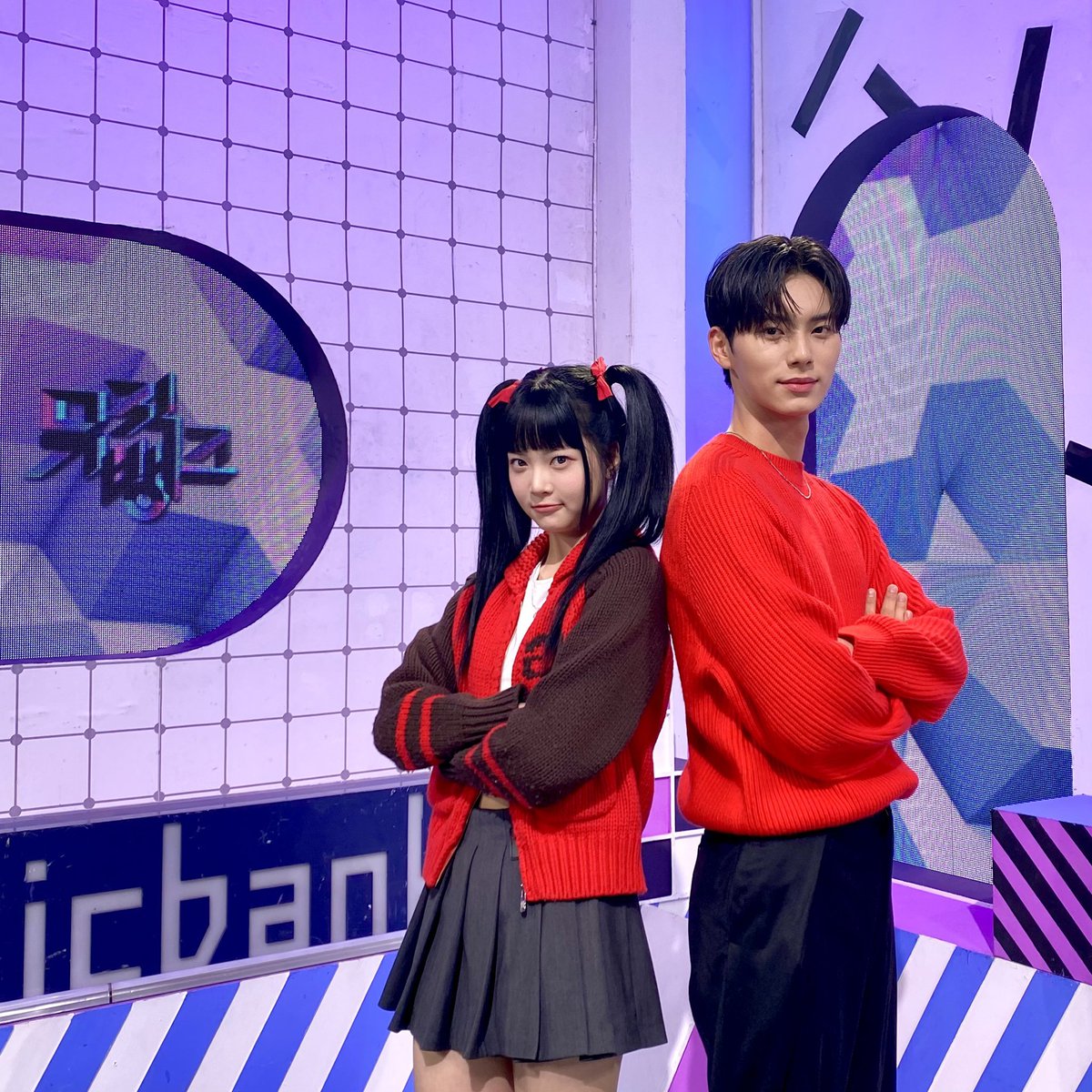 eucchae's tweet photo. 🎀  ...  she and her not related brother, chaemin–ssi take a pose. 📸 anyway their height difference didn’t seems to be that much, right? 👻  fearnot, have you seen the music bank for the last week episode? ❤️‍🔥 https://t.co/FyraBwi0o8