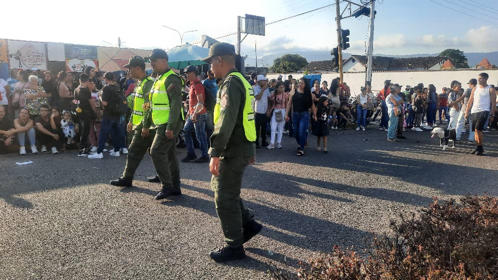 GNB_Táchira 🇻🇪 ✨ (@gnb_tachira) on Twitter photo #YoSoyFANB Despliegue de seguridad #CarnavalesSeguros2023 para brindar a la familia venezolana días de encuentro en la cultura, el deporte y la recreación. #SomosGarantíaDePaz #20Feb .<a href="/GnbGaranteDePaz/">GNB Garantía de Paz!!!</a> #YoSoyFANB Despliegue de seguridad #CarnavalesSeguros2023 para brindar a la familia venezolana días de encuentro en la cultura, el deporte y la recreación. #SomosGarantíaDePaz #20Feb .<a href="/GnbGaranteDePaz/">GNB Garantía de Paz!!!</a>
