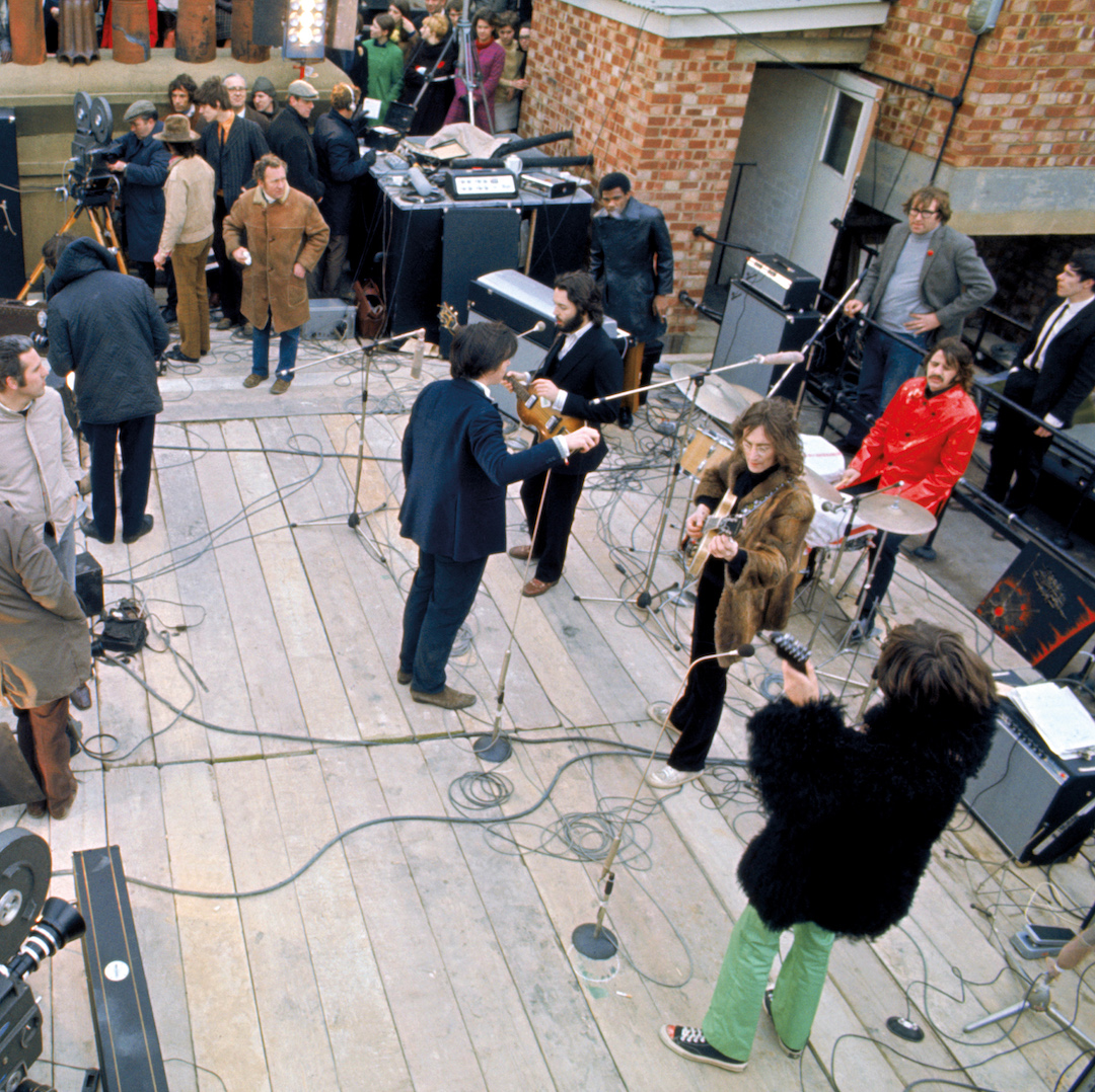 thebeatles's tweet photo. "We went on the roof in order to resolve the live concert idea, because it was much simpler than going anywhere else; also nobody had ever done that, so it would be interesting to see what happened when we started playing up there. It was a nice little social study." - George https://t.co/PSnC3uVLPQ