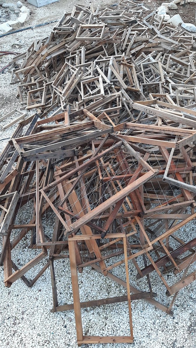 Today's clean-up: miniplus and Langstroth brood frames.