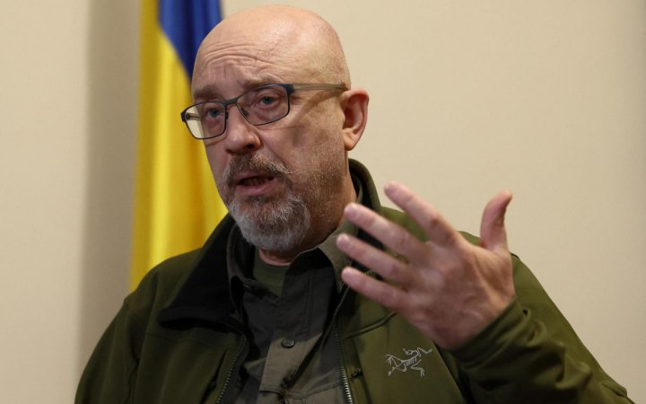 Eric_Lecomte_'s tweet photo. 💙💛 "Les forces armées recevront au moins deux bataillons de chars Leopard 2, et aussi probablement 7 ou 8 bataillons de chars Leopard 1"

 - Oleksiy Reznikov, ministre ukrainien de la défense 

En plus de ces chars, des Challenger 2, Abrams et AMX-10 sont également prévus. https://t.co/3hpzONIlIp