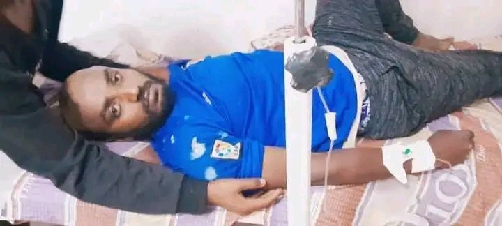 ይህ ወንድማችን ትላንት ነቀምት ፈትህ መስጂድ ውስጥ ወሃብዮቹ ከፖሊስ ጋር ሆነው ጭንቅላቱን መትተውት በጠና ታሟል። ዛሬ አዲስ አበባ ለህክምና መጥቶ ራሱን አያውቅም። ዱአ እናድርግለት!