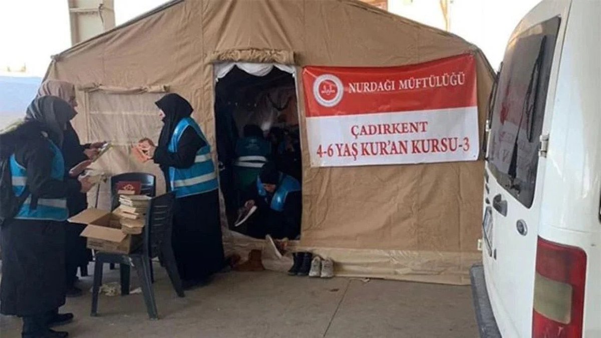 solcugazete's tweet photo. Müftülük, çadır kentte 4-6 yaş Kuran kursu açtı https://t.co/8hJAlDg26Y