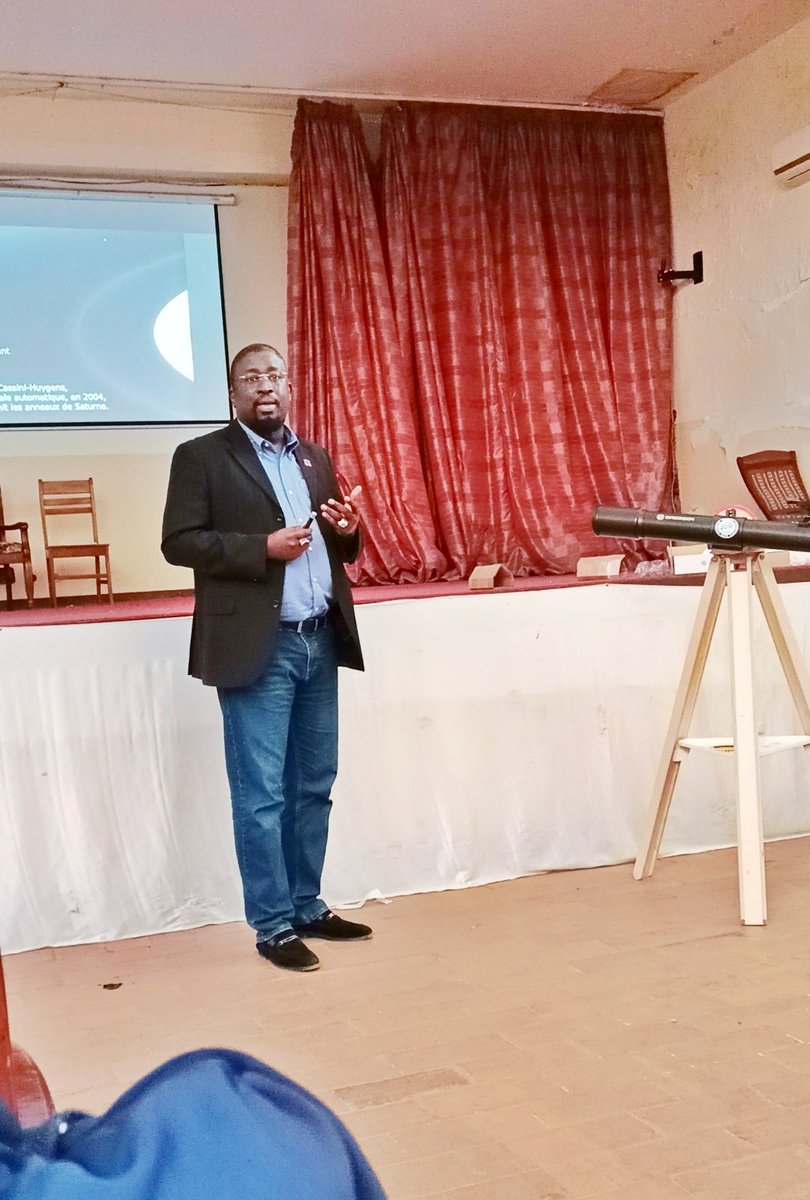 maramkaire's tweet photo. UN TÉLESCOPE POUR LE LYCÉE D'EXCELLENCE MARIAMA BA DE GORÉE 🇸🇳🔭✨🇸🇳
C'est avec un immense plaisir que nous avons procédé, hier Dimanche 19/02, à la prise en main officielle de la Lunette Astronomique gagnée par l'élève FADIAGNE TALL pour le Lycée d'excellence MARIAMA BA DE GORÉE https://t.co/Ckg5ju0Wan