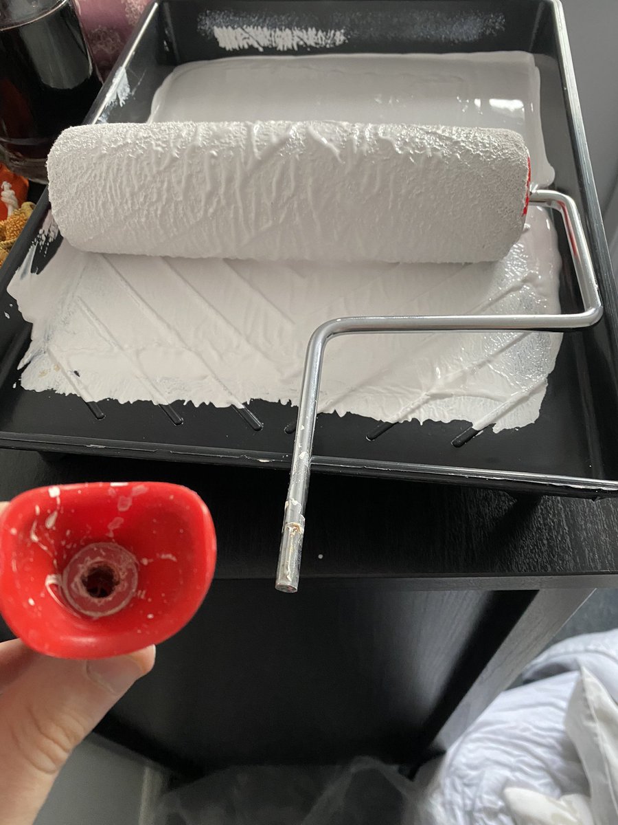 Seriously had enough now with @ProDecProducts spent loads of money on a huge range of their products and ok the lint free roll is great but the quality of the products built is shocking.. just keep falling apart and making life difficult, not just one but 2 rollers #rubbishprodec