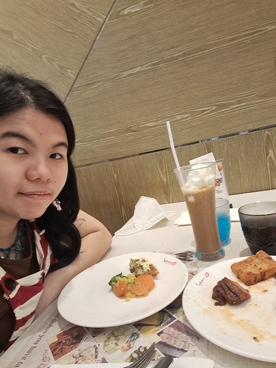 xandz34's tweet image. Just eating... 

P.S. these are the only ones i eat, because i felt full and bloated 😫 

#selfie #buffet101 #smmoa #singleandalone #buffetlunch #buffeteating #alonetime #foodsanddrinks #wine #viand 
📷  feb 18, 2023 - 2/2 @buffet101_official @MOAArena @BUFFET101