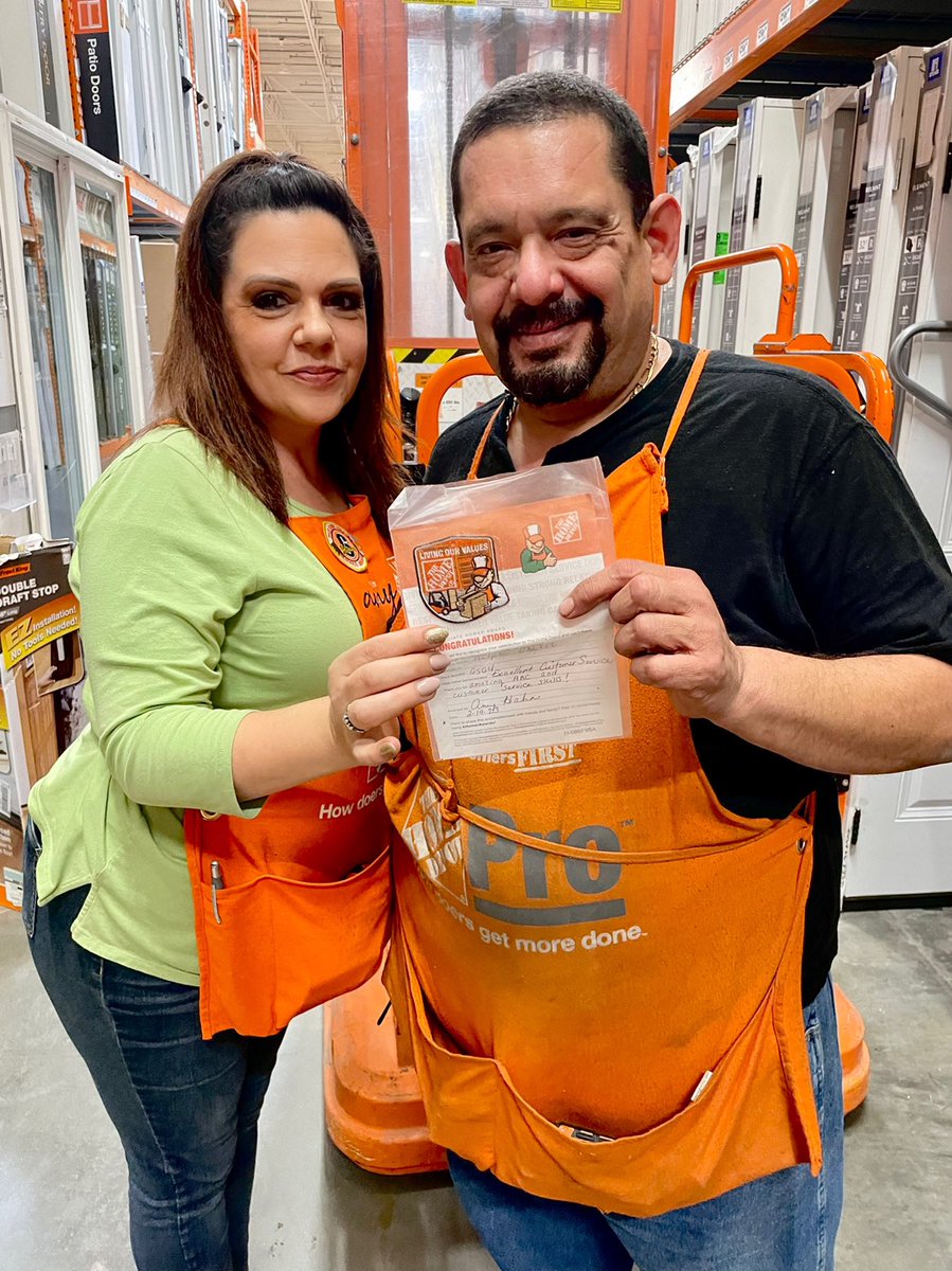 This gentleman right here! He may be new, but he has been a valuable asset to my team from day one! Recognizing him for his abc instock & amazing customer service! 🔥👏@65fbea @elizondo_iii @smitty04 @krv237 @_Elisa_Cabrera @AlexSal2911 @Chrissaw3 @13lucylu_HD @Jennifer_HD6564